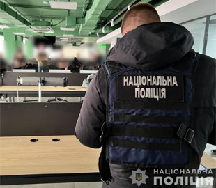 Нацполіція ліквідувала масштабну мережу шахрайських кол-центрів з мільярдними оборотами