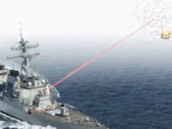 Потужний лазер ВМС США на борту есмінця вразив безпілотник: що відомо