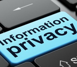 У Києві працівники медлабораторії викрадали інформацію про лікарів та клієнтів