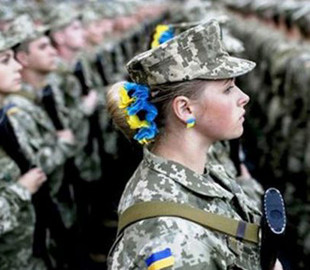 «Призов українок наразі відбувається за їхнім бажанням»: юристи спростували фейки про військовий облік