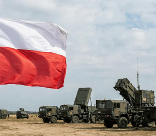 На військову базу в Польщі впав дрон, який міг збирати секретні дані: що відомо