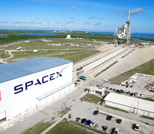 SpaceX вывела в космос грузовой корабль Dragon