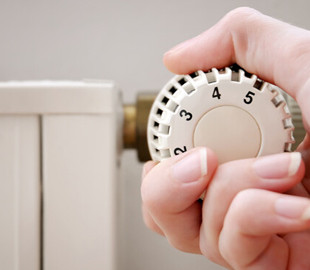 ЖЕКи погрожують відключити боржників від опалення: чи це законно