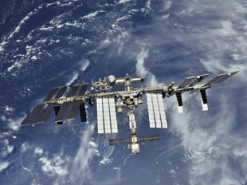 Американский и немецкий астронавты проведут снаружи МКС шесть часов 23 марта