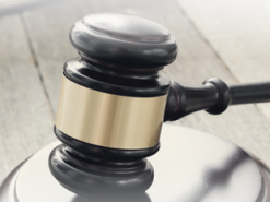 Судова практика. Суд стягнув з Ощадбанку 55 000 грн безпідставно списаних з рахунку пенсіонера