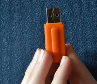 Три місця, де не можна залишати флешку, щоб уникнути її поломки