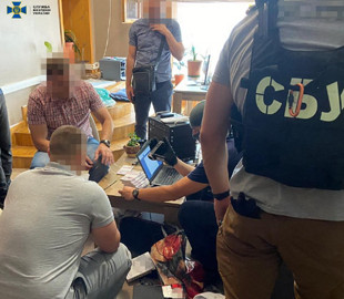 СБУ задержала в Киеве мужчин, которые за полмиллиона евро продавали оборудование для прослушки мобильных телефонов