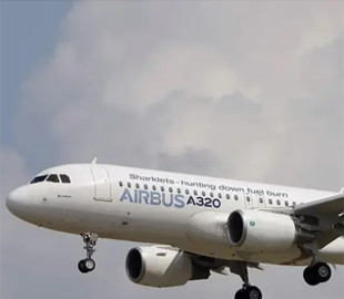 Як спалахи на Сонці "поламали" тисячі літаків Airbus