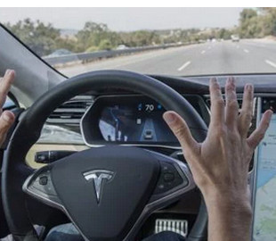 Автопилот Tesla научился распознавать сигналы светофора