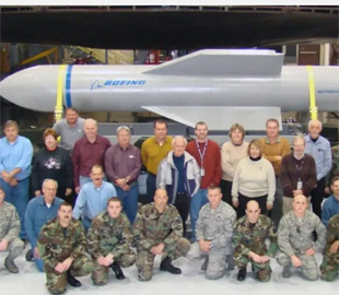 Розробники Boeing представили надважку авіабомбу GBU-57