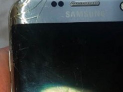 У мужчины загорелся лежащий на столе Samsung Galaxy S7 Edge