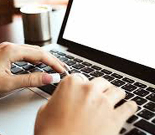 В Україні засудили жінку за поширення комуністичної символіки в соцмережі