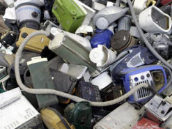 Что происходит со старыми электроприборами и чем они опасны?