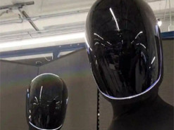 Tesla призупиняє виробництво роботів Optimus через проблеми з перегрівом і батареєю