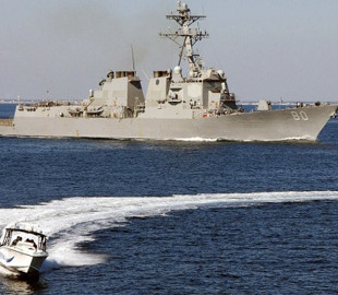 Американський есмінець USS Roosevelt прибув до турецького порту Мерсін