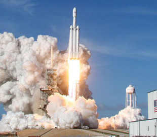 SpaceX запустить ракету з 60 супутниками для роздачі інтернету