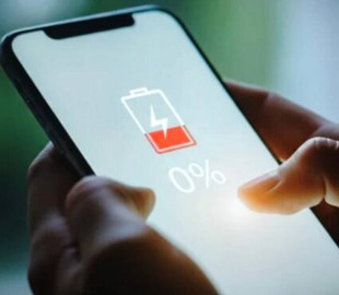 Названо 4 звички, які швидко розряджають батарею смартфона