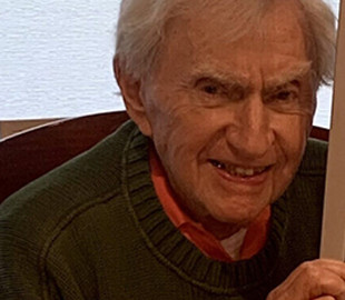 Найстарший лікар у світі відзначив сторічний ювілей та відмовився йти на пенсію