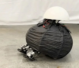 Повна автономія. Американські вчені створили роботів, які безпечно падають і самі встають