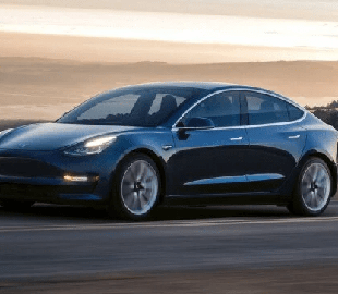 Електромобілі Tesla Model 3 та Porsche Taycan позмагалися у гонках на витривалість