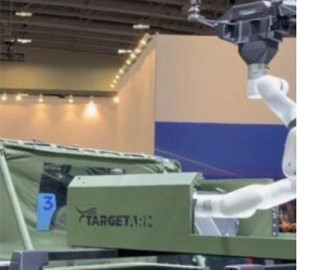 У США створили роботизовану руку, яка може запускати дрони з машини під час руху