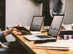 Нові пріоритети. Молоді засновники ШІ-стартапів кидають навчання і живуть за рахунок інвесторів — WSJ