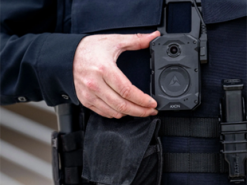 Не передавав відео з бодікамер — у Британії керівника поліції оштрафували за невиконання судового наказу