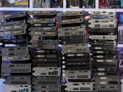 Продажи видеокарт продолжают падать