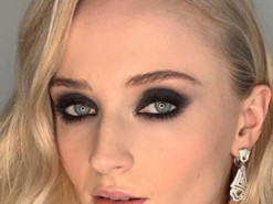 Софи Тернер поделилась архивными фото по просьбе поклонников