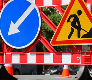 На Оболоні пішоходів попереджають про обмеження руху