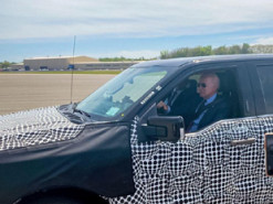 Ford потролив Tesla через недавнє «блокування» електрокарів