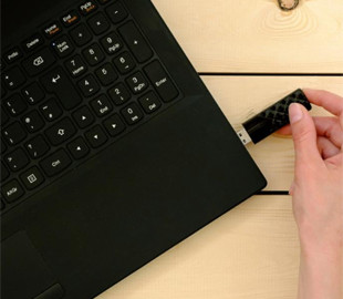 USB і здоровий глузд: 5 речей, які ніколи не слід підключати до ноутбука