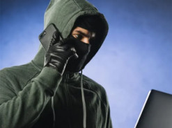 Шахраї виманили гроші у жінки, замаскувавшись під працівників банку