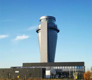 Польща реагує на вторгнення дронів рф: повітряний рух на сході країни обмежено до зими