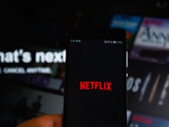 Netflix и Warner Bros. заплатят 50 млн долл сатанистам из-за сериала о ведьме