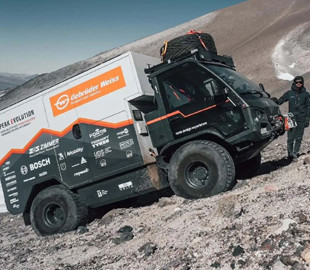 Електровантажівка Terren встановила рекорд висоти, піднявшись на 6500 метрів