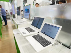 Японія витратить $2,8 млрд на комп'ютери учням для переходу на дистанційне навчання