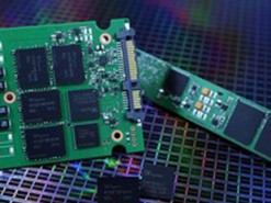 Флэш-память продолжит дешеветь из-за переизбытка