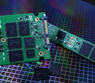 Флэш-память продолжит дешеветь из-за переизбытка