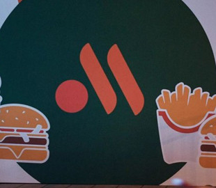 Російський аналог McDonald's вкрав логотип у португальської марки кормів для тварин