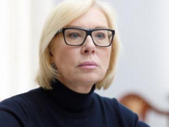 Обязательная вакцинация. Денисова просит Кабмин разрешить работать удаленно вместо отстранения