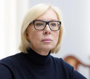 Обязательная вакцинация. Денисова просит Кабмин разрешить работать удаленно вместо отстранения