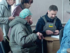 Гендиректор Укрпочты лично раздал пенсии в Северодонецкой и Лисичанской громадах