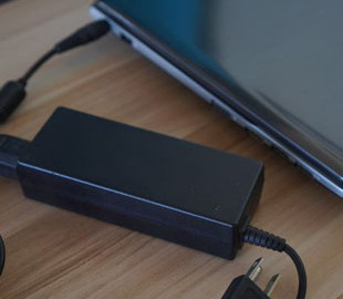 Ці помилки при зарядці ноутбука скорочують його життя удвічі