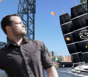 Мешканці Роттердама збираються закидати яйцями яхту мільярдера Безоса, заради якої розберуть міст