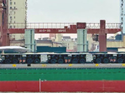 Китай перетворює вантажні судна на мобільні авіабази для безпілотників