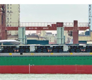 Китай перетворює вантажні судна на мобільні авіабази для безпілотників