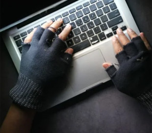 Оформлюючи грошову допомогу у розмірі 5 тисяч гривень, чоловік втратив майже 20 тисяч заощаджень