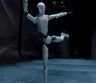 У Китаї показали робота H2, який робить піруети та знає прийоми карате