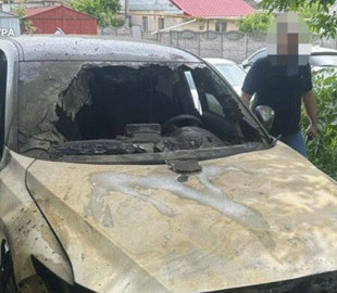 Дніпрянка, яка втягнула сина у «заробіток» по підпалу авто, піде до в’язниці на 6 років